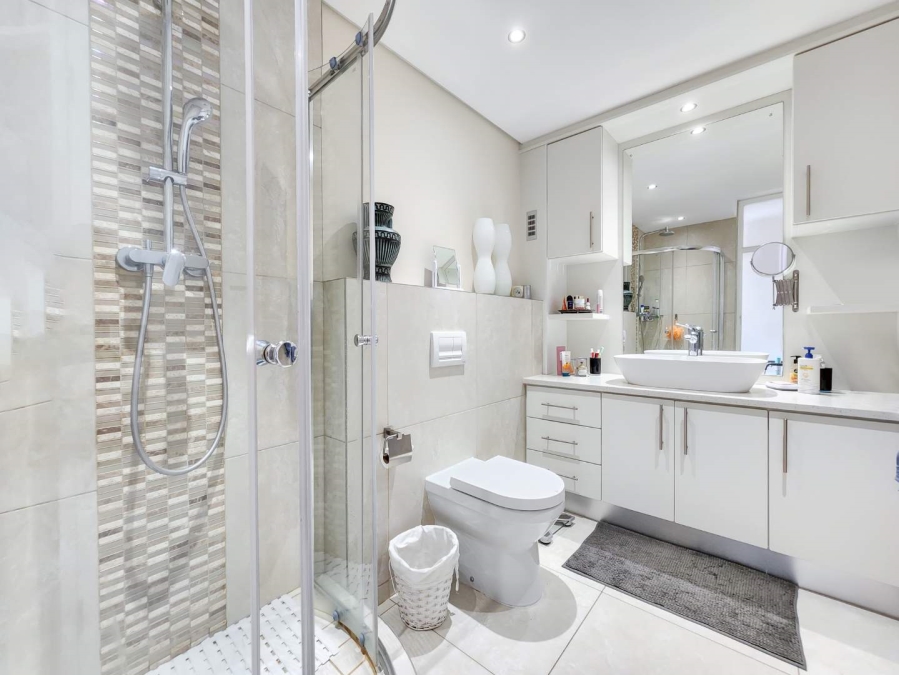 To Let 2 Bedroom Property for Rent in Sea Point Western Cape